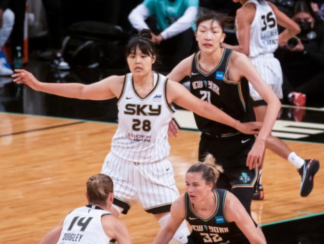 okooo澳客网官网-韩旭李月汝不再孤独 更多女篮球员或挑战WNBA