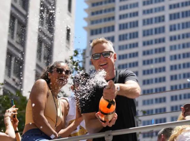 澳客官方网-科尔坚信勇士明年会更强 无意离开主教练岗位